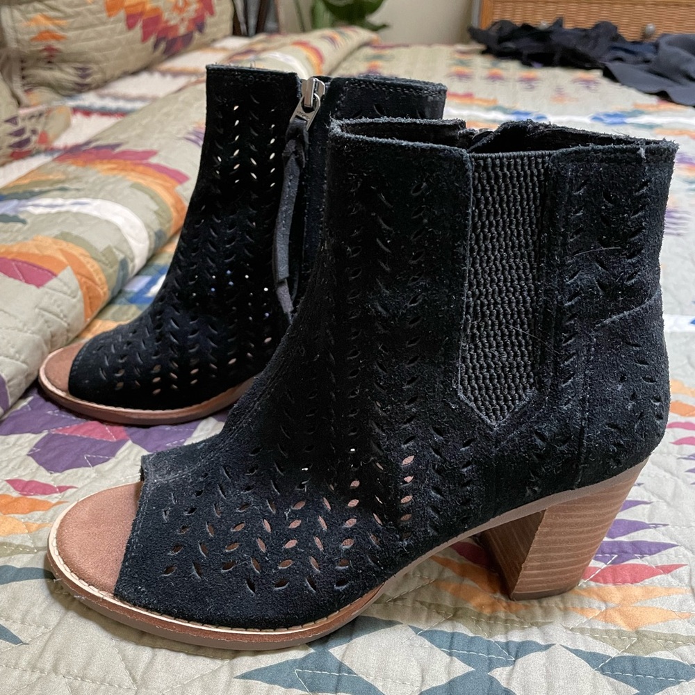 Toms heels